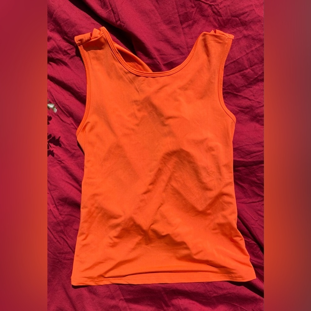 🍒5-$50 Women’s Tank Top
Criss cross back, Orange, Sz Small 
Like New Condition